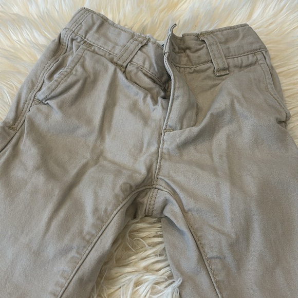 Joe Fresh Long-Sleeve T-Shirt and Old Navy Khakhi Pants in size 18-24M - Picture 7 of 10